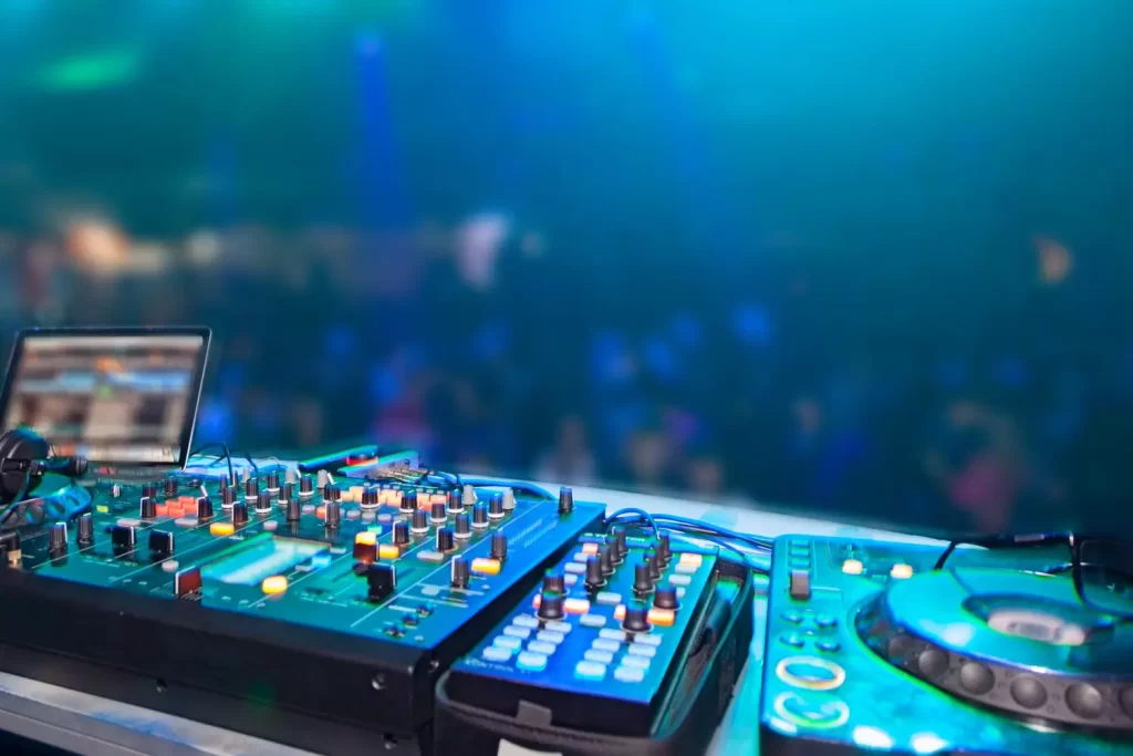 Tendances dans la Musique Électronique : Un Voyage à Travers les Nouveaux Courants